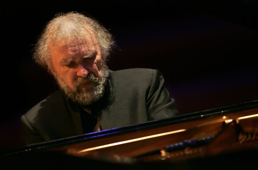 Live concert of Piano recital by the famed Radu Lupu at Walt Disney Concert Hall, Tuesday evening, January 31, 2006. (LOS ANGELES TIMES PHOTO BY KEN HIVELY)31