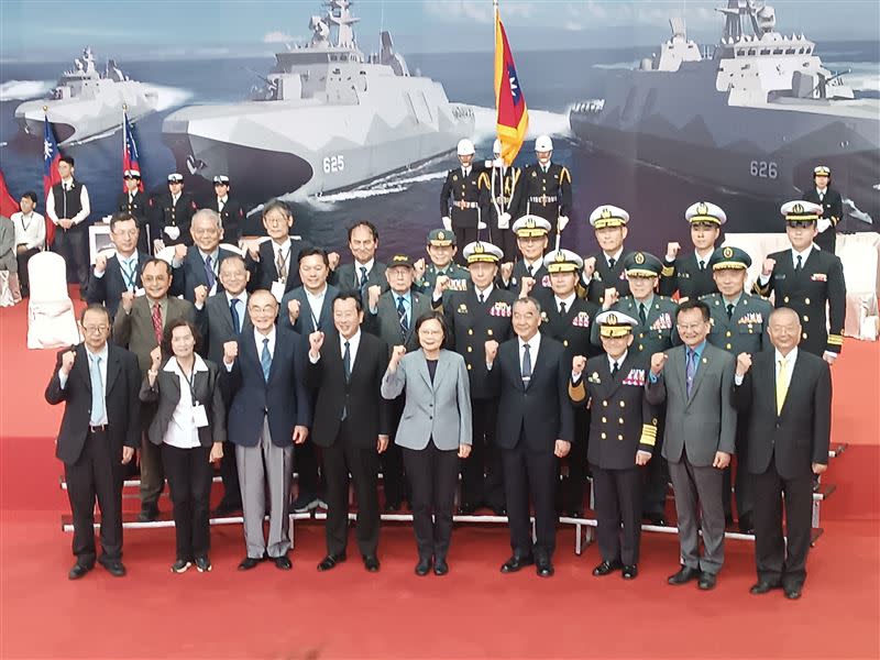 蔡英文總統今（26）日主持「海軍高效能艦艇安江及萬江軍艦交艦典禮」。（圖／記者盧素梅攝影)