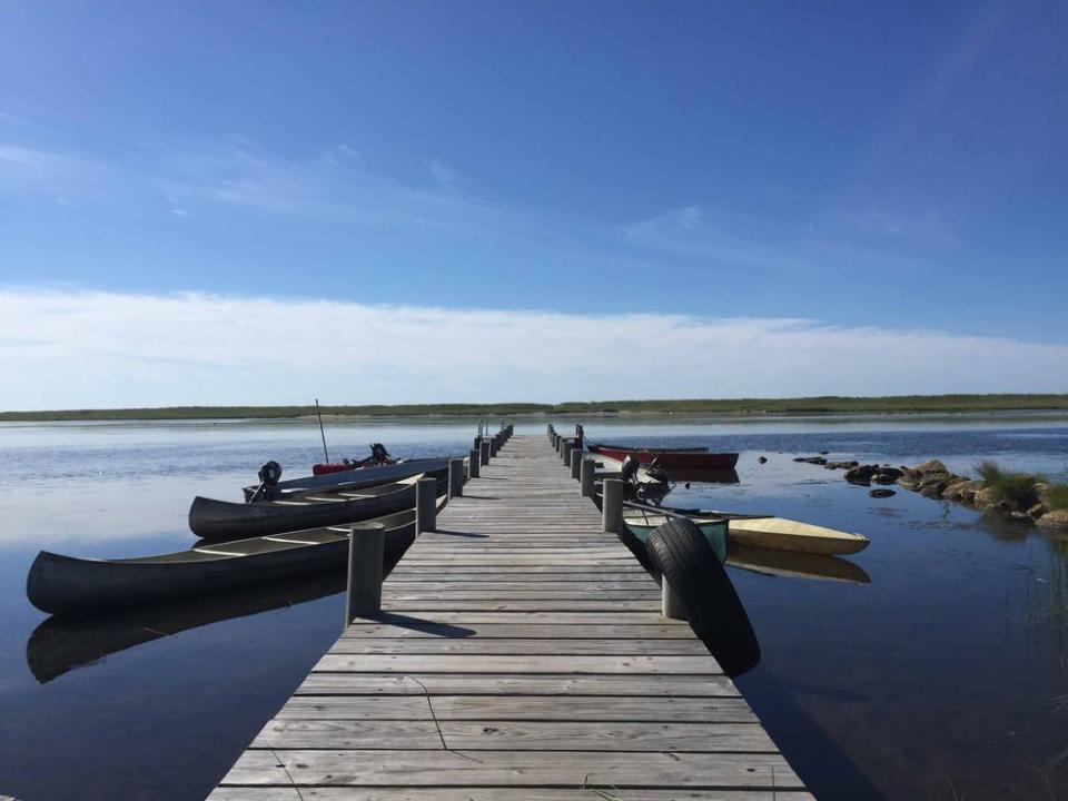 6) The house comes with a private dock on Chilmark pond, and a short boat ride takes you to the private beach.