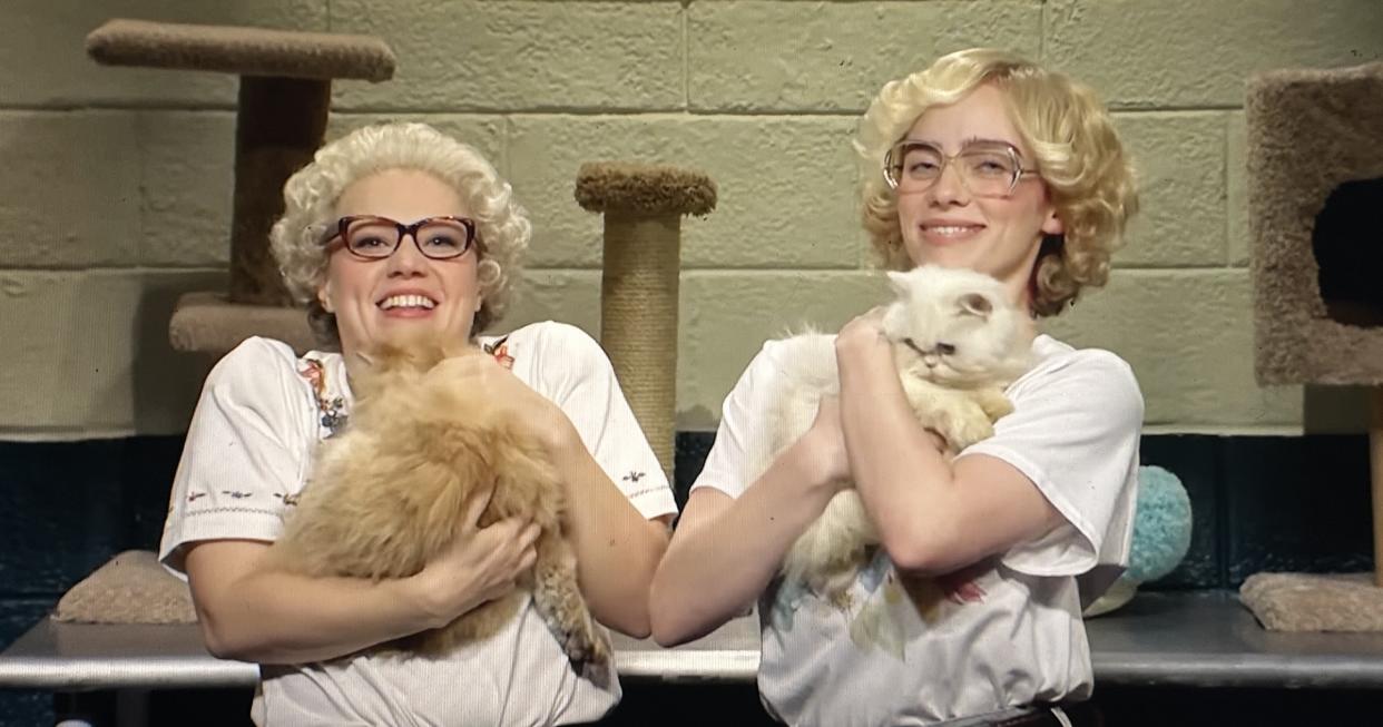 Cat ladies Kate McKinnon and Billie Eilish dish out the feline puns on Saurday Night LIve.