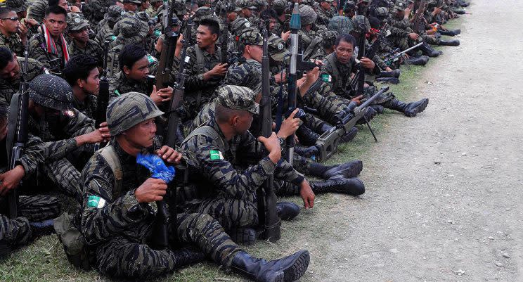 Moro Islamic Liberation Front forces takes a break during a show of force in Maguindanao province, southern Philippines, on 27 March 2014. (PHOTO: Reuters)