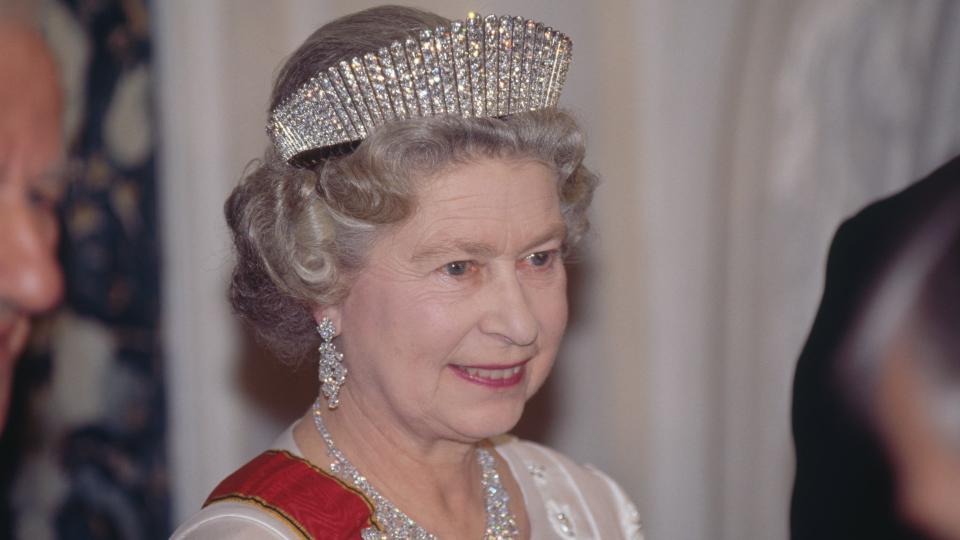 HOW MANY TIARAS DID THE QUEEN HAVE?