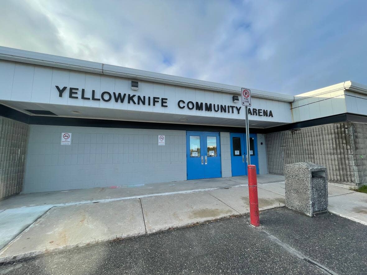 The Yellowknife Community Arena on Oct. 27, 2021. The location is functioning as a temporary day shelter, public health authorities said on Wednesday. (Walter Strong/CBC - image credit)