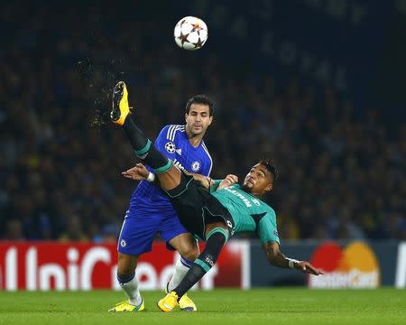 Chelsea's Cesc Fabregas (L) is challenged by Schalke 04's Kevin-Prince Boateng during their Champions League soccer match at Stamford Bridge in London September 17, 2014. REUTERS/Eddie Keogh