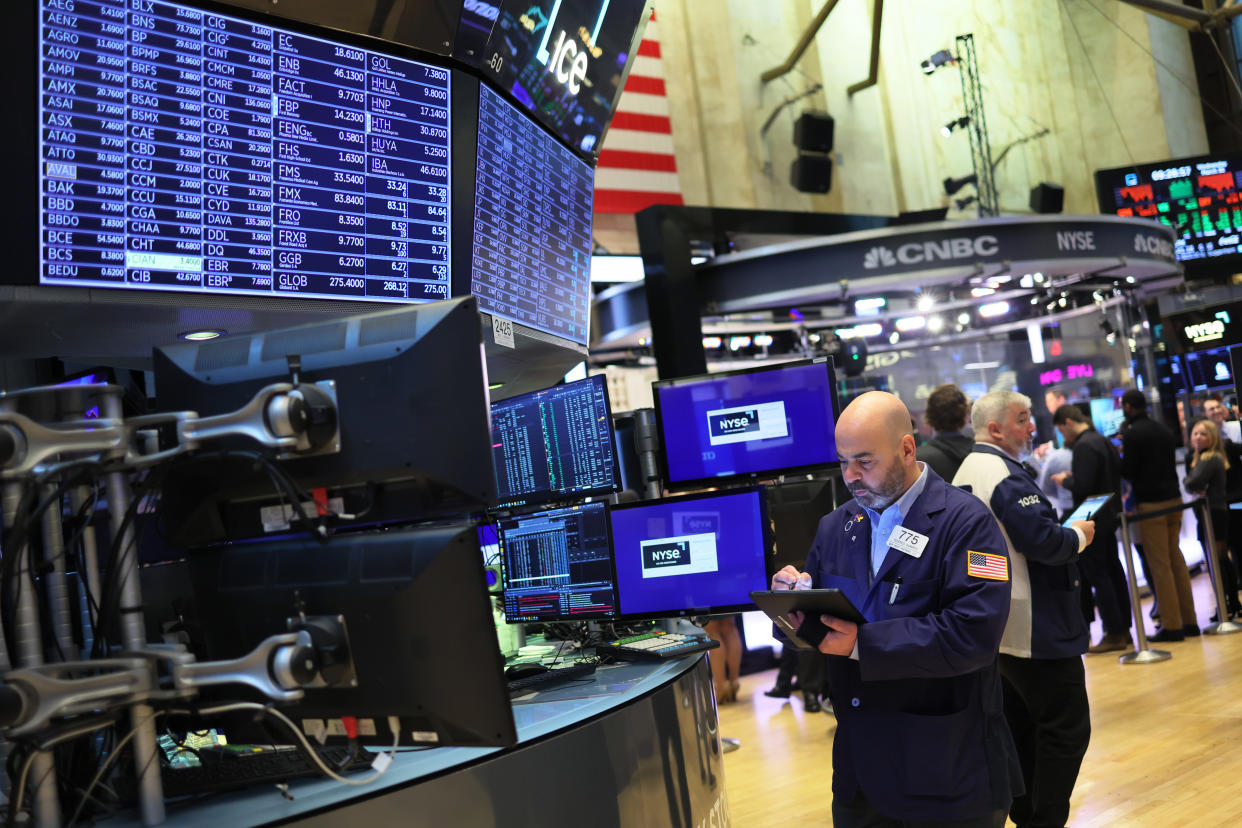 NEW YORK, NEW YORK - MARCH 30: Traders work on the floor of the New York Stock Exchange on March 30, 2022 in New York City. U.S. stocks opened low after rallying to start the week.  (Photo by Michael M. Santiago/Getty Images)