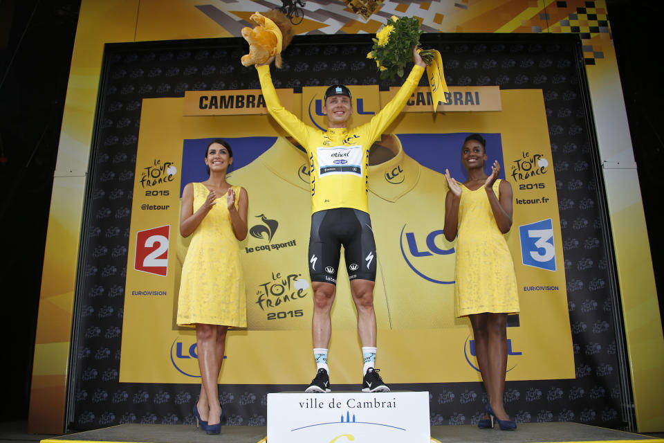 Tony Martin wins yellow jersey at Tour de France on borrowed bike