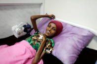 Saida Ahmad Baghili, 18, who has been affected by severe malnutrition, rests on a bed at the al-Thawra hospital in the Red Sea port city of Hodeidah, Yemen November 17, 2016. REUTERS/Khaled Abdullah