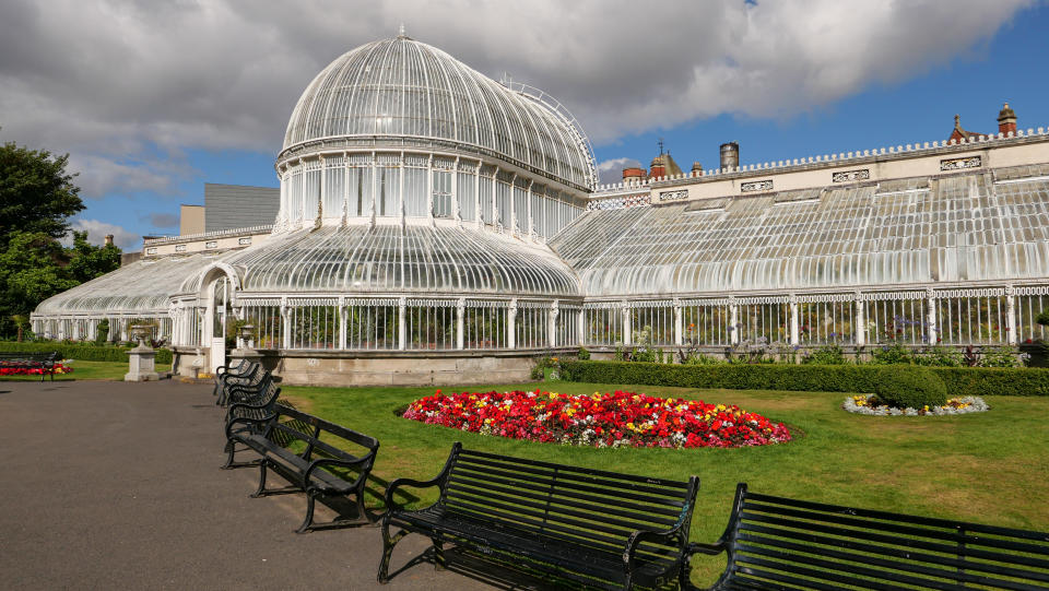 Northern Ireland, Belfast Botanic Gardens, south of the city: outside of the Palm House, one of the greenhouses. Founded in 1828, the garden, then private, was called Royal Belfast Botanical Gardens. The Palm House designed by architect Charles Lanyon and built by Richard Turner between 1939 and 1940. It consists of a dome as well as two wings, a tropical wing and a temperate wing. (Photo by: Betend A/Andia/Universal Images Group via Getty Images)