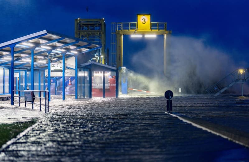 High waves break at the North Sea ferry docks in Dagebuell. Axel Heimken/dpa