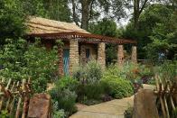 <p>Matthew's garden in 2o15 was designed to raise awareness of Sentebale’s work in providing healthcare and education to the most vulnerable children in Lesotho, South Africa.<br></p>