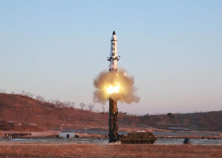 北韓早前發射新型中程彈道導彈，中國外交部例牌呼籲各方克制，與無牙老虎無異。