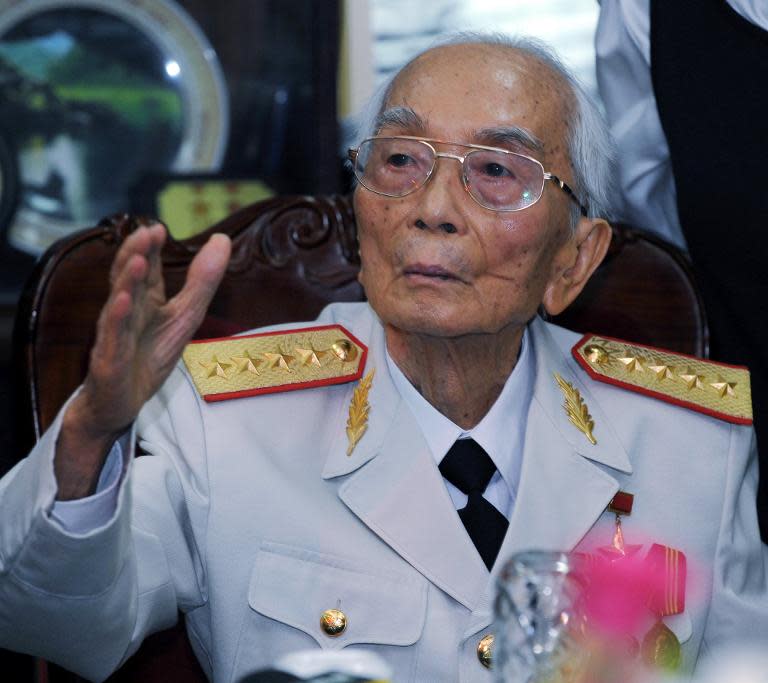 Vietnam's legendary general Vo Nguyen Giap waves to visitors in Hanoi on July 10, 2008