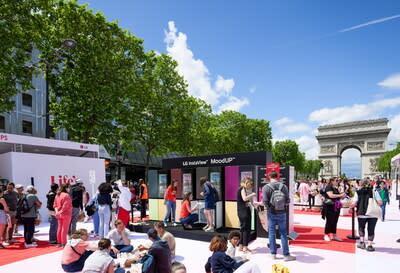 LG Electronics hosted a grand picnic on Paris’s iconic Champs-Élysées to celebrate the release of LG InstaView™ with MoodUP™ in France. (PRNewsfoto/LG Electronics, Inc.)