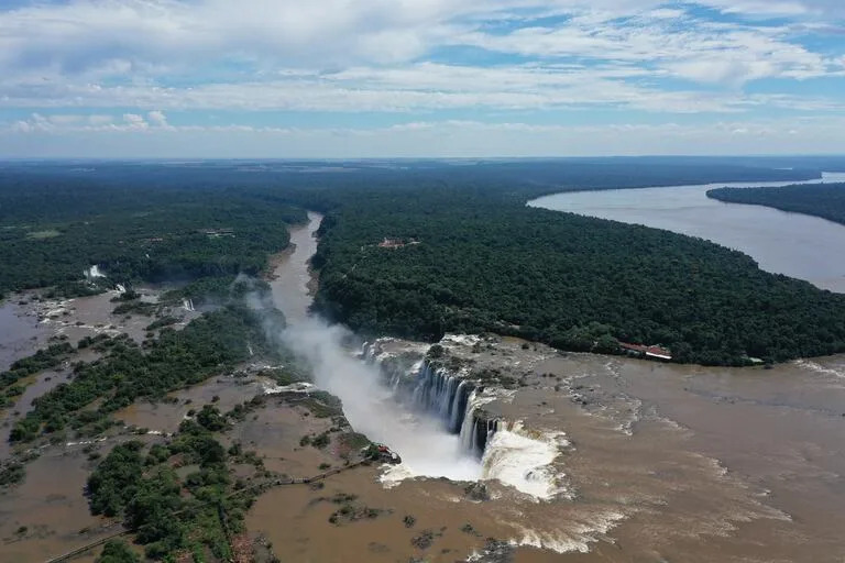 As Cataratas e uma vista aérea tirada nesta terça-feira