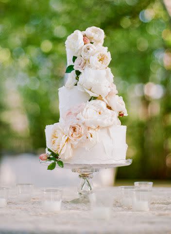 The Most Beautiful 2 Tier Wedding Cakes Designs For NJ Ceremonies