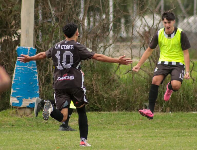 Gol de Emir Cejas, de Estrella de Berisso