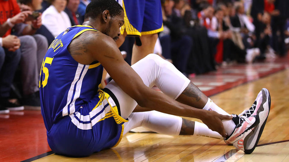 Kevin Durant reacts after sustaining an injury. (Photo by Gregory Shamus/Getty Images)