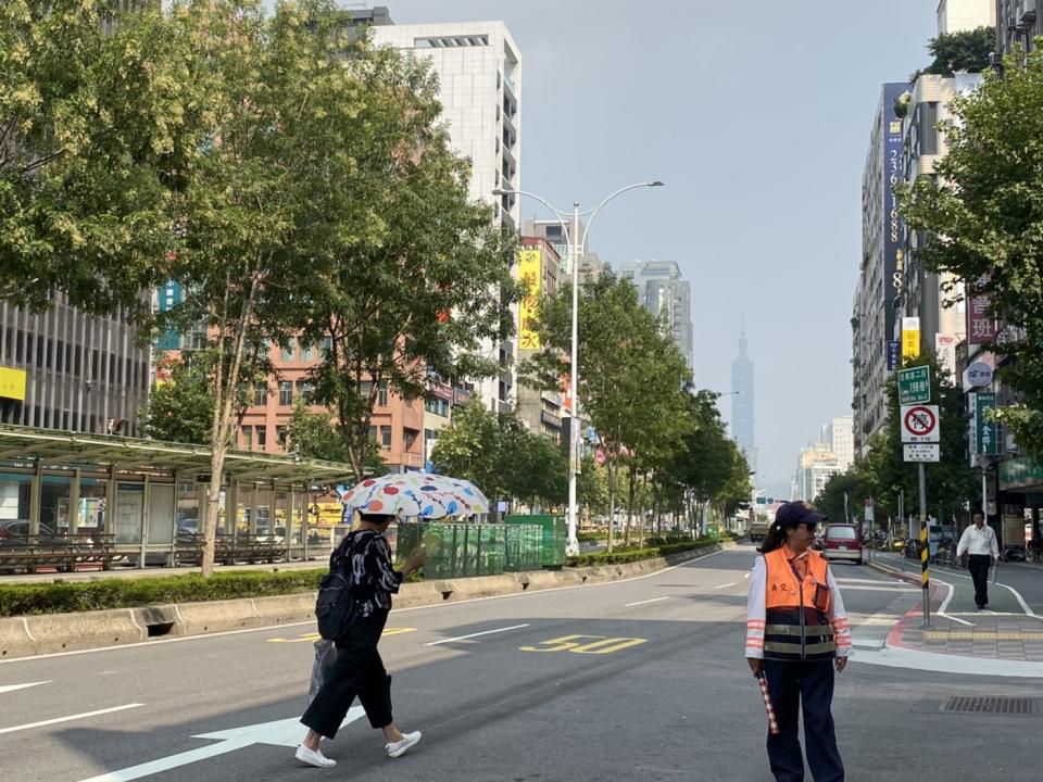 中央氣象局預報指出，明（10）日起各地回到高溫炎熱的天氣，大台北、中南部容易出現較熱的溫度，提醒民眾注意。   圖：閻芝霖/攝