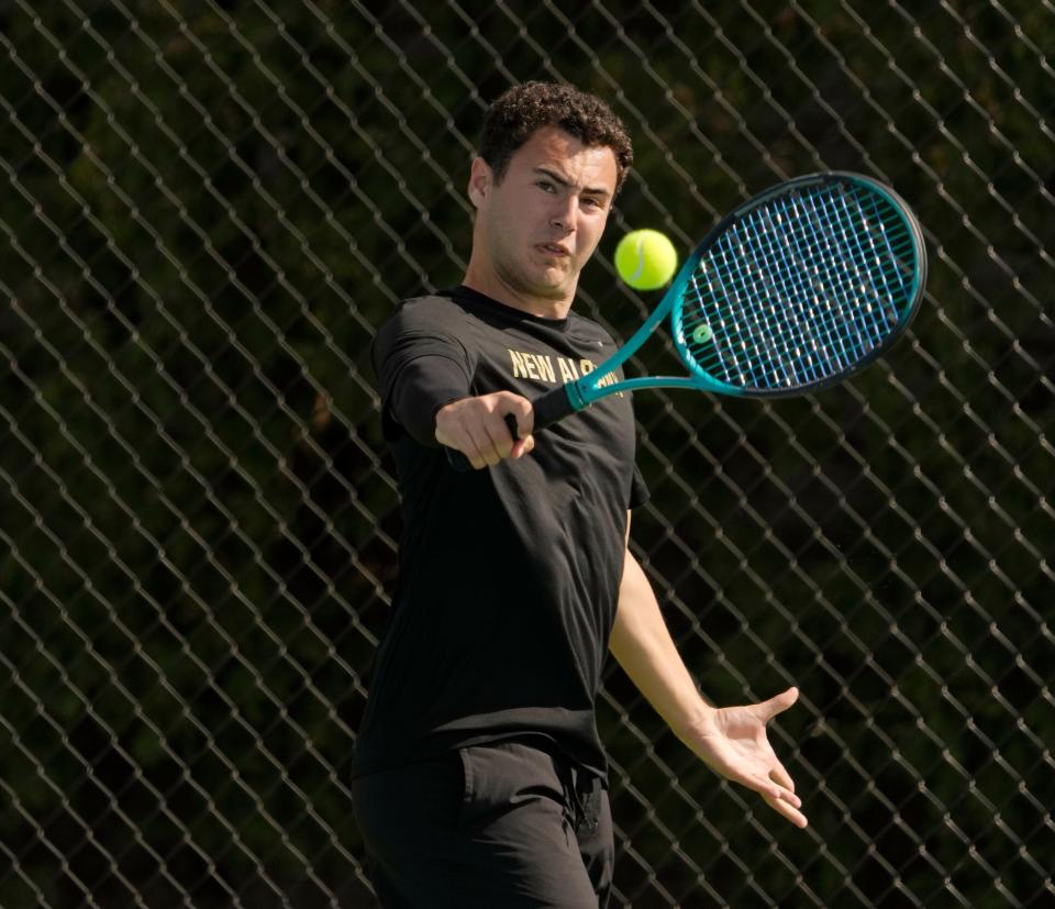 ¿Qué hace que Ben Bilenko, estudiante de último año de New Albany, sea un destacado jugador de dobles? 