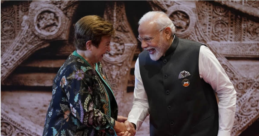 印度總理莫迪（Narendra Modi）與國際貨幣基金組織總裁格奧爾基耶娃（Kristalina Georgieva）。（圖／達志／美聯社）