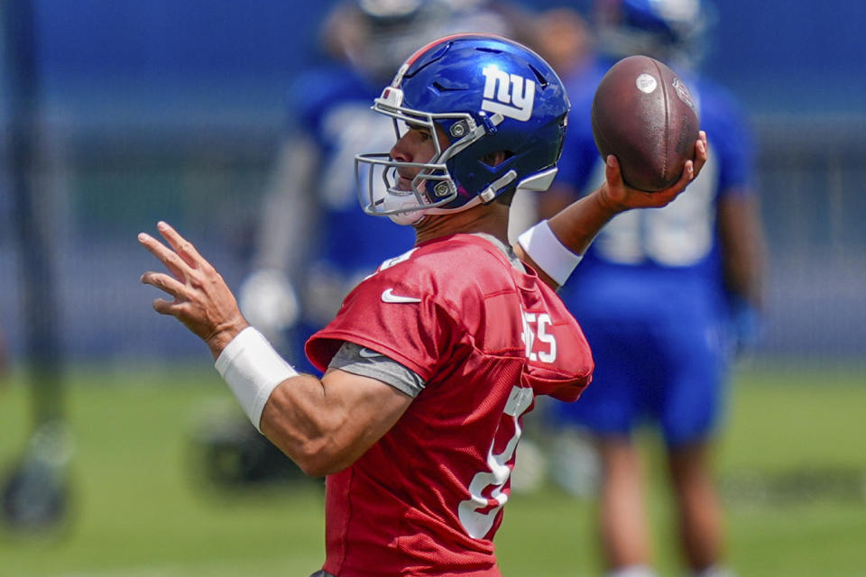 New York Giants quarterback Daniel Jones (8) throws during NFL football practice, Tuesday, June 11, 2024, in East Rutherford, N.J. (AP Photo/Julia Nikhinson)