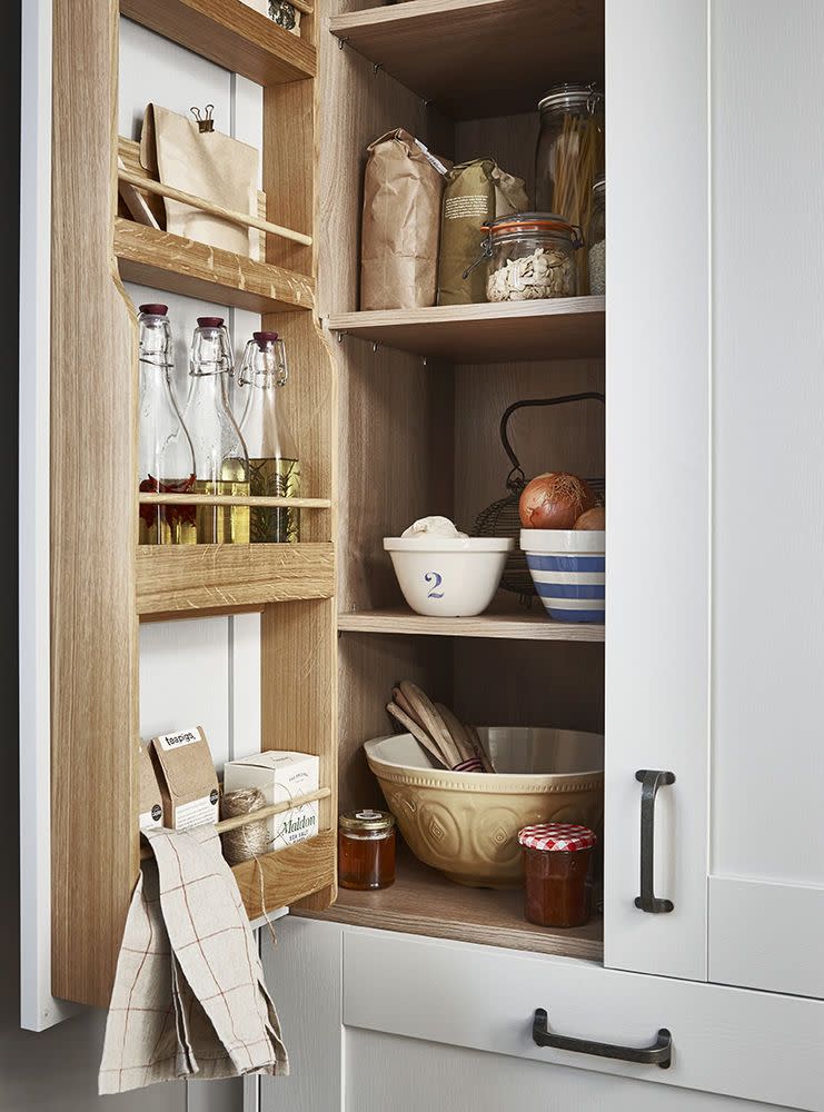 Country kitchens ideas: Clever storage spaces