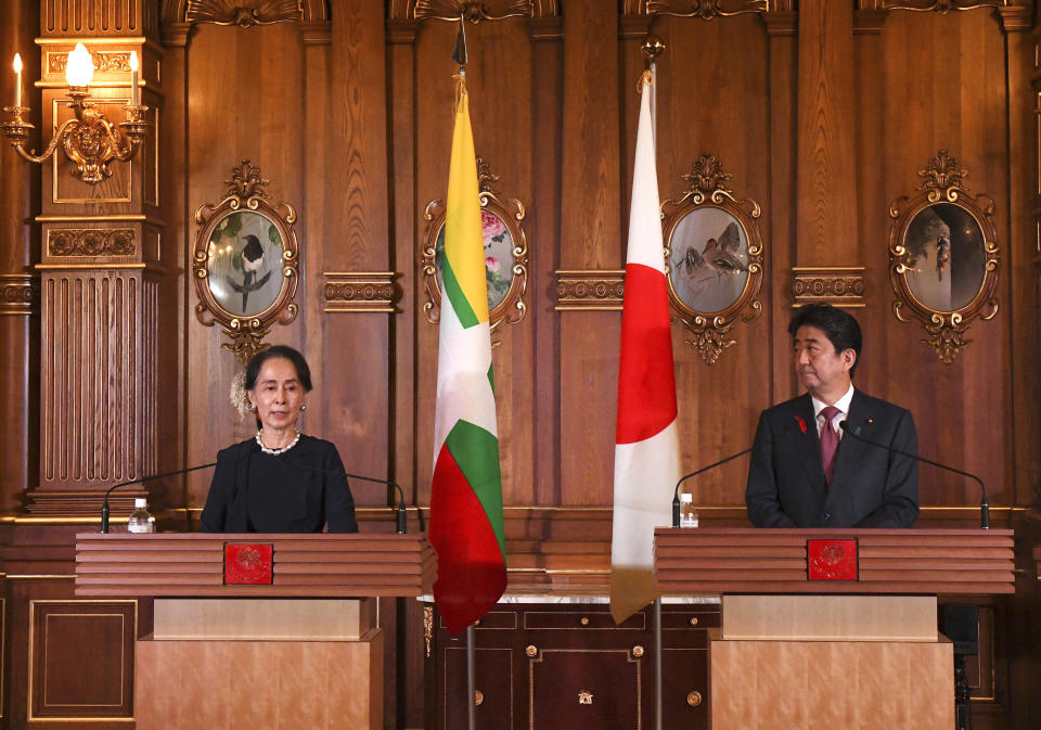 Myanmar's State Counsellor Aung San Suu Kyi, left, delivers her speech beside Japanese Prime Minister Shinzo Abe during their joint press remarks following their bilateral meeting at the Akasaka Palace state guest house in Tokyo Tuesday, Oct. 9, 2018. (Toshifumi Kitamura/Pool Photo via AP)