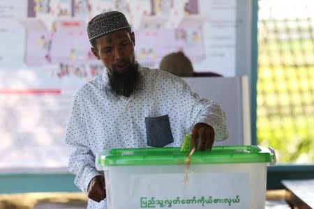 A Rohingya Muslim man who has a citizen card votes at a polling station in a refugee camp outside Sittwe November 8, 2015. REUTERS/Sai Aung Min