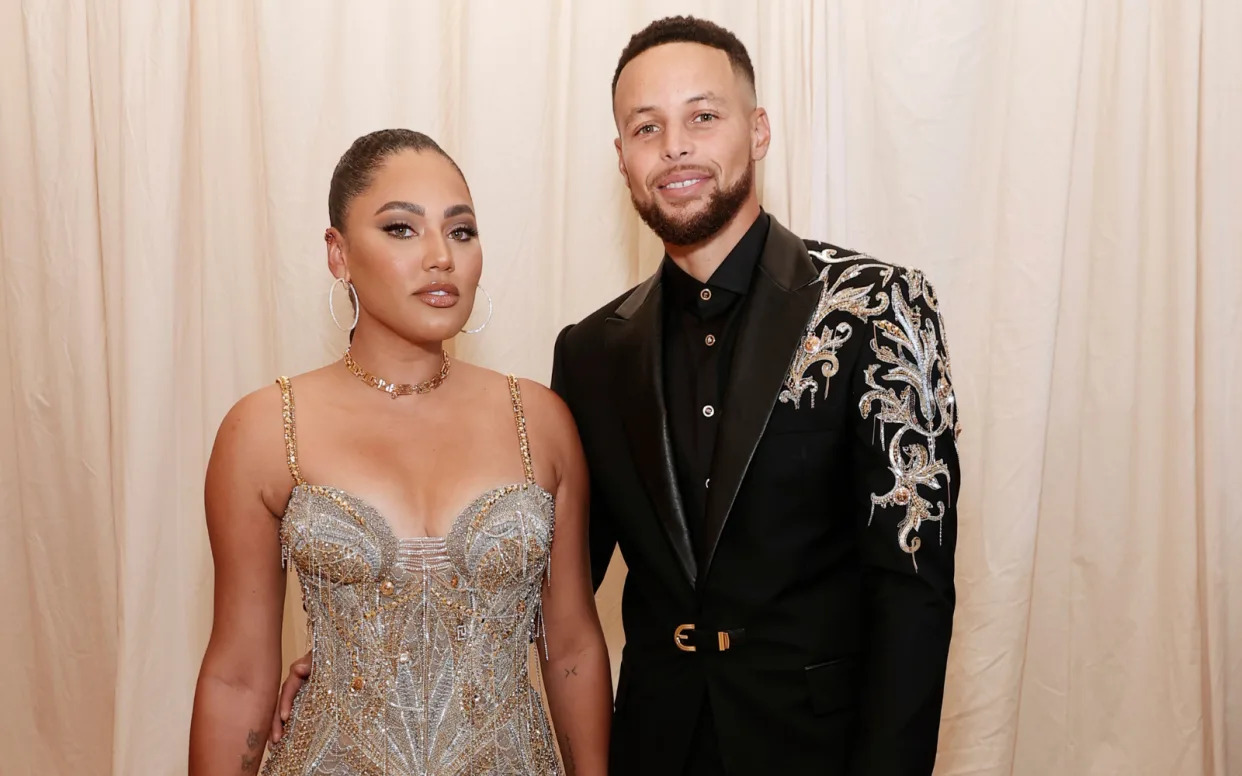  Ayesha and Stephen Curry 