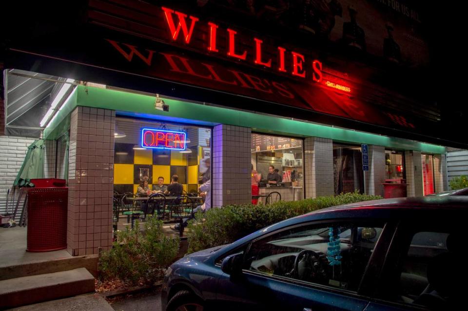 Willie’s Burgers on 16th Street in Sacramento is open until 3am on Friday and Saturday, October 3, 2018.