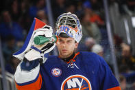 New York Islanders goaltender Ilya Sorokin (30) splashes water onto his face during the first period of the team's NHL hockey game against Pittsburgh Penguins, Friday, Nov. 26, 2021, in Elmont, N.Y. (AP Photo/Eduardo Munoz Alvarez)