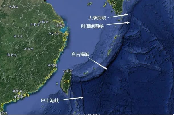 第一島鏈的宮古海峽、大隅海峽、吐噶喇海峽都被日本自衛隊部署了導彈聯隊，而巴士海峽也被美國部署在菲律賓的士兵、武器防守著，中國無法輕鬆跨越第一島鏈封鎖台灣。   圖：翻攝自 鋒芒 FM