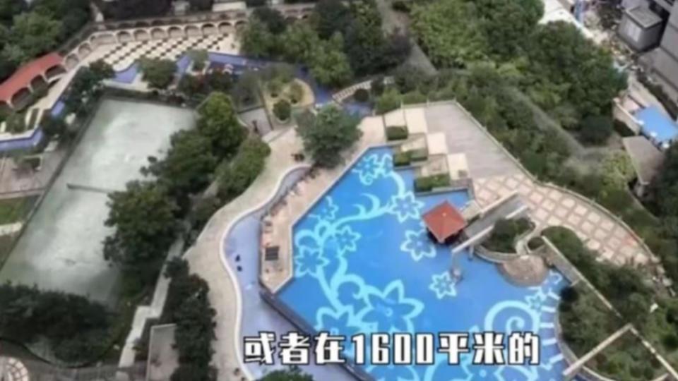 家中所住豪宅中，泳池僅是基本配備。（圖／翻攝自微博）