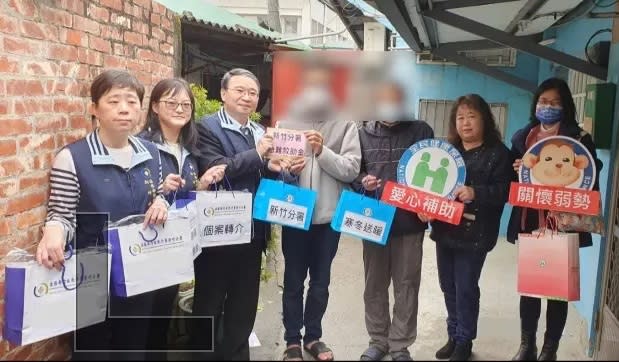 照顧弱勢族群與生活上遇到重變的民眾，健保署今(13)日表示，民眾可透過「弱勢民眾通報平台」或以電話、傳真等管道通報，會立即啟動協助措施，以解燃眉之急，保障民眾就醫。(示意圖)   圖：健保署北區業務組／提供