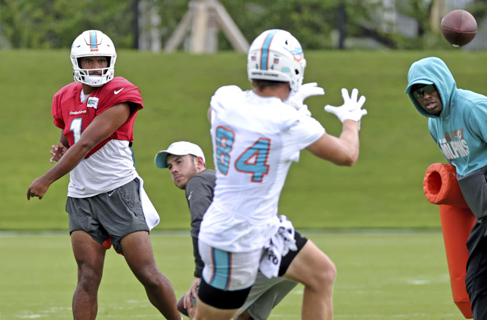 Miami Dolphins quarterback Tua Tagovailoa (1) throws a pass to Dolphins tight end Hunter Long (84) during practice at Baptist Health Training Complex in Hard Rock Stadium on Wednesday, October 13, 2021 in Miami Gardens, Florida, in preparation for their game against the Jacksonville Jaguars at Tottenham Hotspur Stadium in London on Sunday, October 17.(David Santiago/Miami Herald via AP)