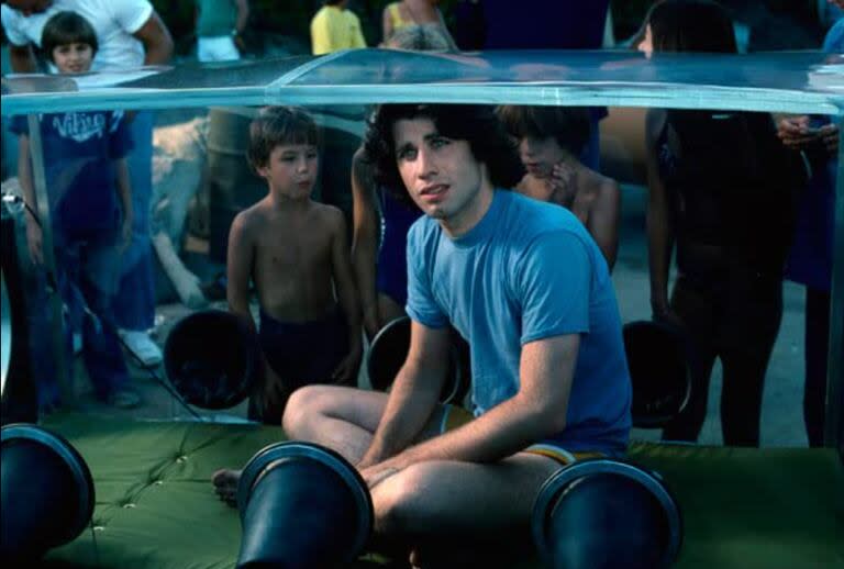 John Travolta protagonizó la película El chico de la burbuja de plástico, en 1976