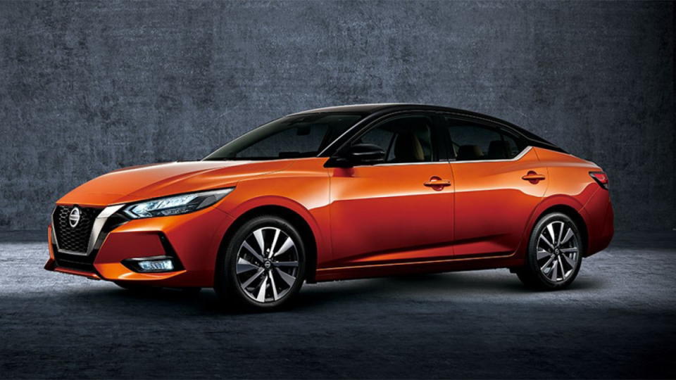 圖／兩者外觀配備差異非常細微，2020 Nissan All New Sentra 1.6尊爵版多了LED頭燈。