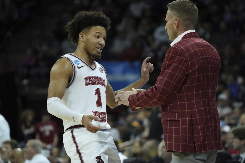 Alabama guard Mark Sears (1) talks with head coach Nate Oats during the second half of a second-round college basketball game against Grand Canyon in the NCAA Tournament in Spokane, Wash., Sunday, March 24, 2024. (AP Photo/Ted S. Warren)