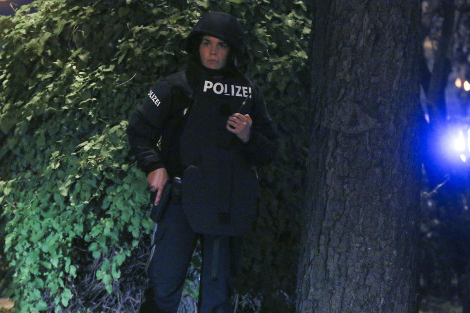 A police officer stay in position at the scene after gunshots were heard, in Vienna, Monday, Nov. 2, 2020. Austrian police say several people have been injured and officers are out in force following gunfire in the capital Vienna. Initial reports that a synagogue was the target of an attack couldn't immediately be confirmed. Austrian news agency APA quoted the country's Interior Ministry saying one attacker has been killed and another could be on the run.(Photo/Ronald Zak)