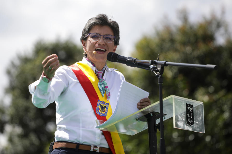 Claudia López, nueva alcaldesa de Bogotá, toma posesión el 1 de enero de 2020.  (AP/Ivan Valencia)