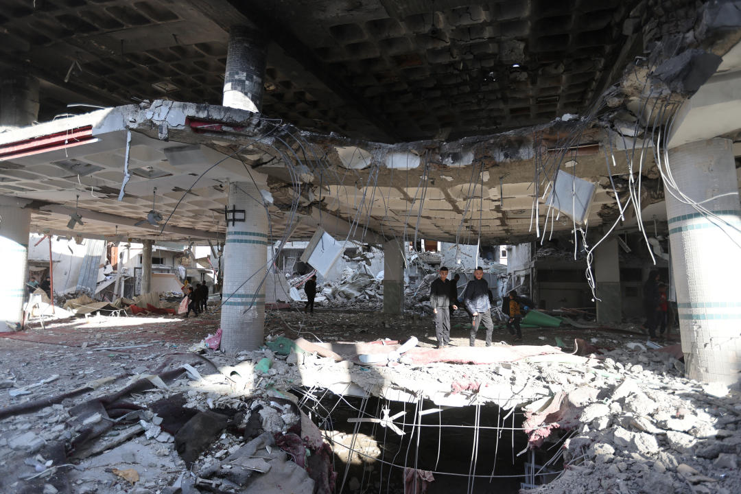 Palestinians inspect the site of an Israeli strike on a mosque, amid the ongoing conflict between Israel and the Palestinian Islamist group Hamas, in Rafah in the southern Gaza Strip, February 12, 2024. REUTERS/Ibraheem Abu Mustafa