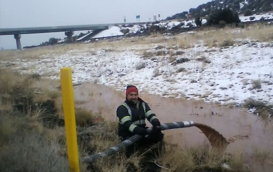 Emergency services in Arizona help clear 40,000 litres of molten chocolate from the highway after a tanker spilled its load. (Twitter)