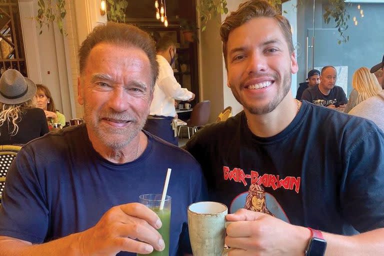 Arnold mantiene una gran relación con su hijo extramatrimonial.