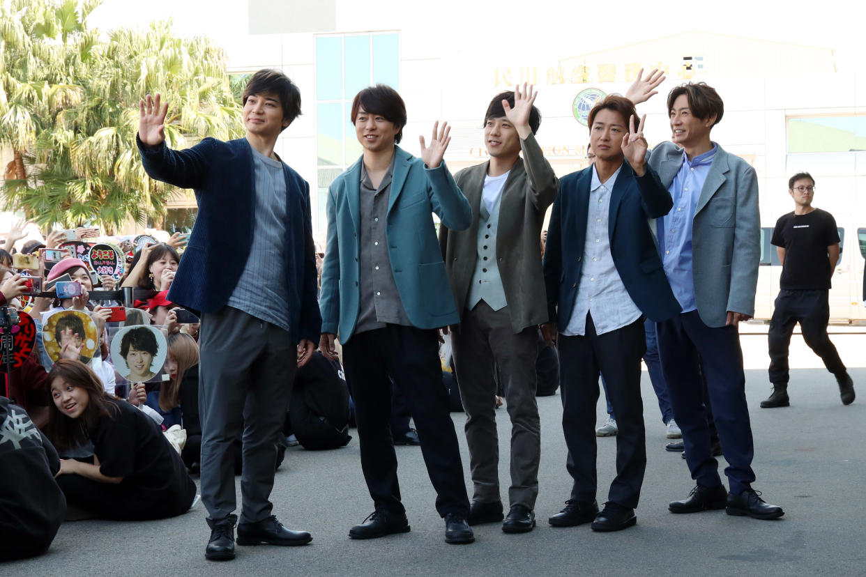 TAIPEI, CHINA - NOVEMBER 11: Singers Ohno Satoshi, Matsumoto Jun, Aiba Masaki, Ninomiya Kazunari and Sakurai Sho of Japanese band Arashi are seen at an airport on November 11, 2019 in Taipei, Taiwan of China. (Photo by VCG/VCG via Getty Images)