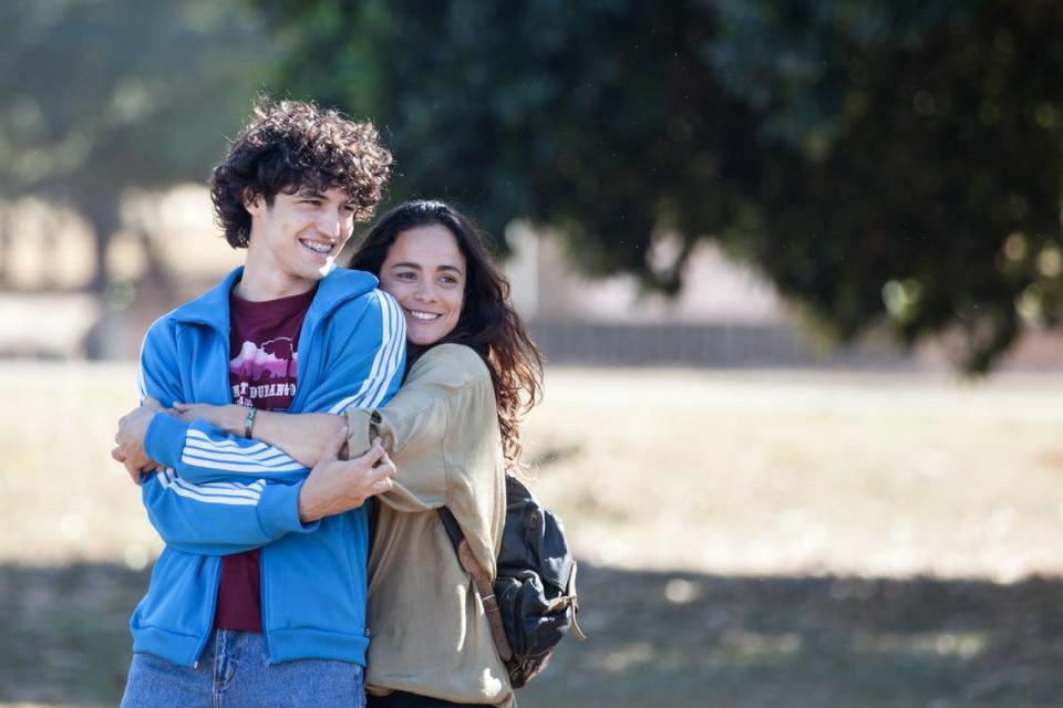 El Teatro Tower estrena el viernes ‘Eduardo and Monica’ (2021) del realizador René Sampaio con Alice Braga y Gabriel Leone.