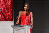 Le conseil des créateurs de mode américains (CFDA) remet à Naomi Campbell le prestigieux Fashion Icon Award en juin 2018. Cette année, après près de 40 ans de carrière, l’icône rappelle qu’elle n’est en rien dépassée. Elle vient notamment de signer son premier contrat de beauté avec la marque française NARS Cosmetics.