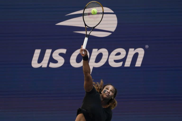 Serena Williams durante un entrenamiento en el estadio Arthur Ashe previo al US Open, un torneo que conquistó en seis ocasiones