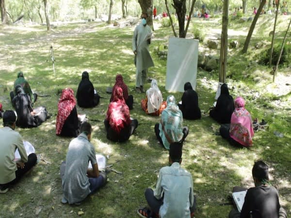Students attending open-air community class in Anantnag (Photo/ANI)