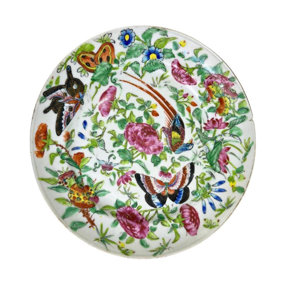 The hand-painted detail on early Chinese export porcelain almost defies belief.