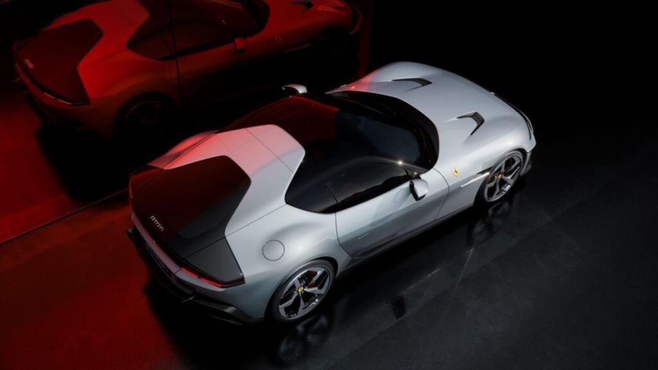 Ferrari 12Cilindri以極具雕塑感的精美設計、無與倫比的強悍性能以及卓越的操控表現，淋漓盡致地詮釋了法拉利的品牌基因。(圖片提供：臺灣蒙地拿)